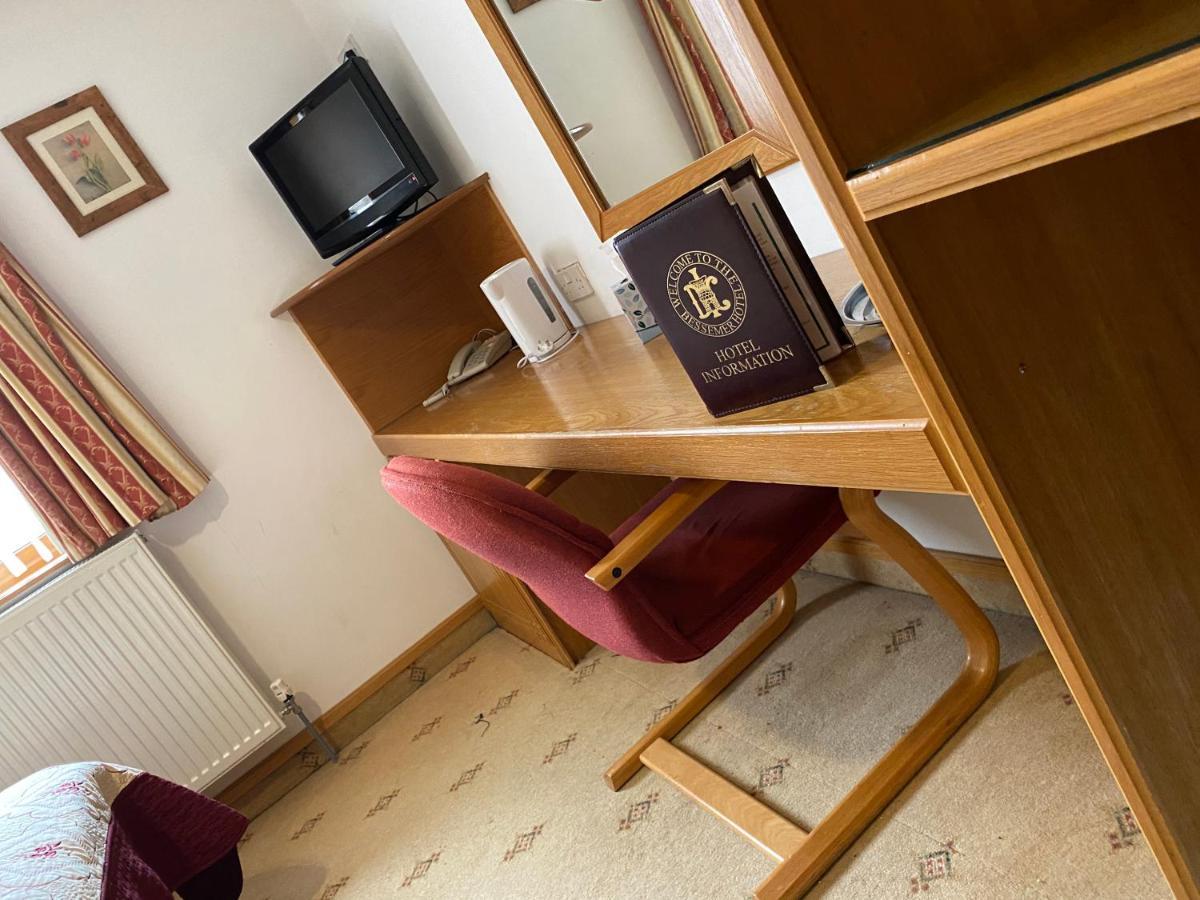 Bessemer Hotel Мърдър Титфил Екстериор снимка