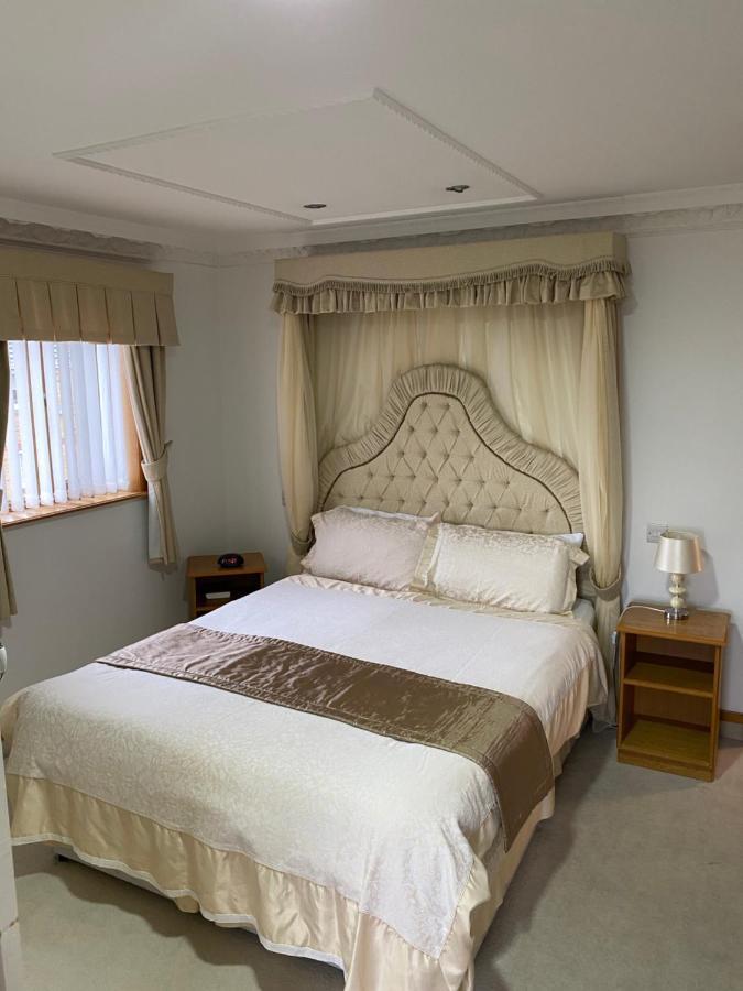Bessemer Hotel Мърдър Титфил Екстериор снимка