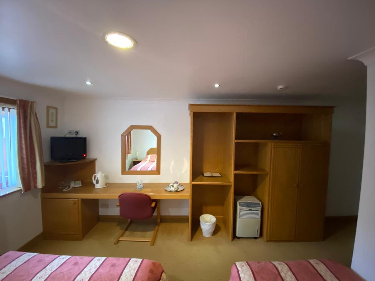 Bessemer Hotel Мърдър Титфил Екстериор снимка